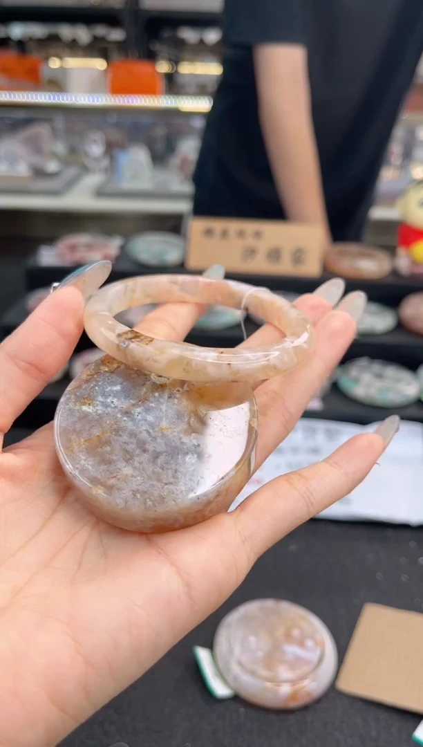 石英质玉手镯未镶嵌58圈口（不退不换）1886289