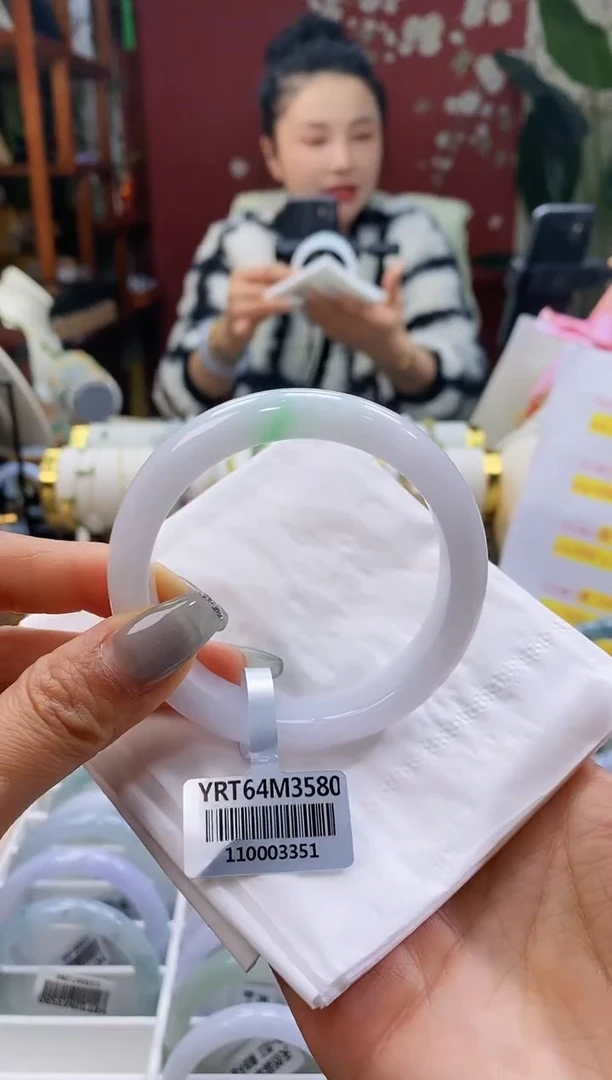 【闪购商品】翡翠手镯未镶嵌124白底青55-57/12.1*7.9