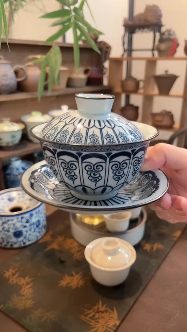 【闪购商品】其他青花卷草纹三才盖碗