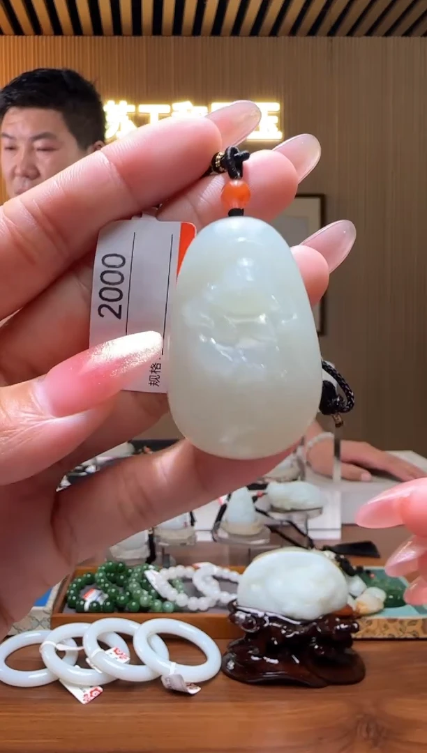 颈饰未镶嵌和田玉1