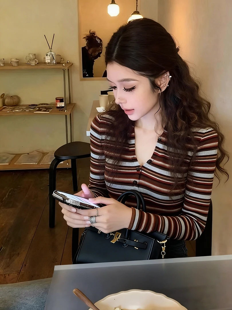 法式撞色条纹打底衫女2025冬季新款轻熟风修身内搭V领针织衫上衣