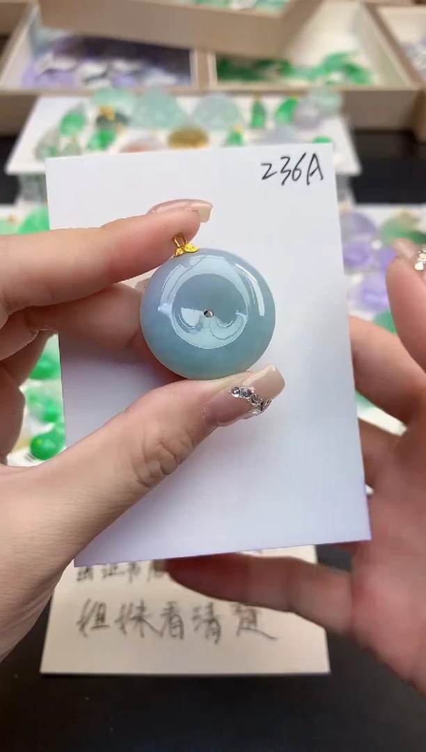 颈饰18K金镶嵌翡翠天然缅甸a货翡翠