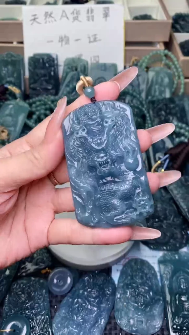 翡翠未镶嵌颈饰