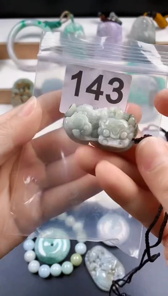 颈饰未镶嵌翡翠天然翡翠吊坠挂件