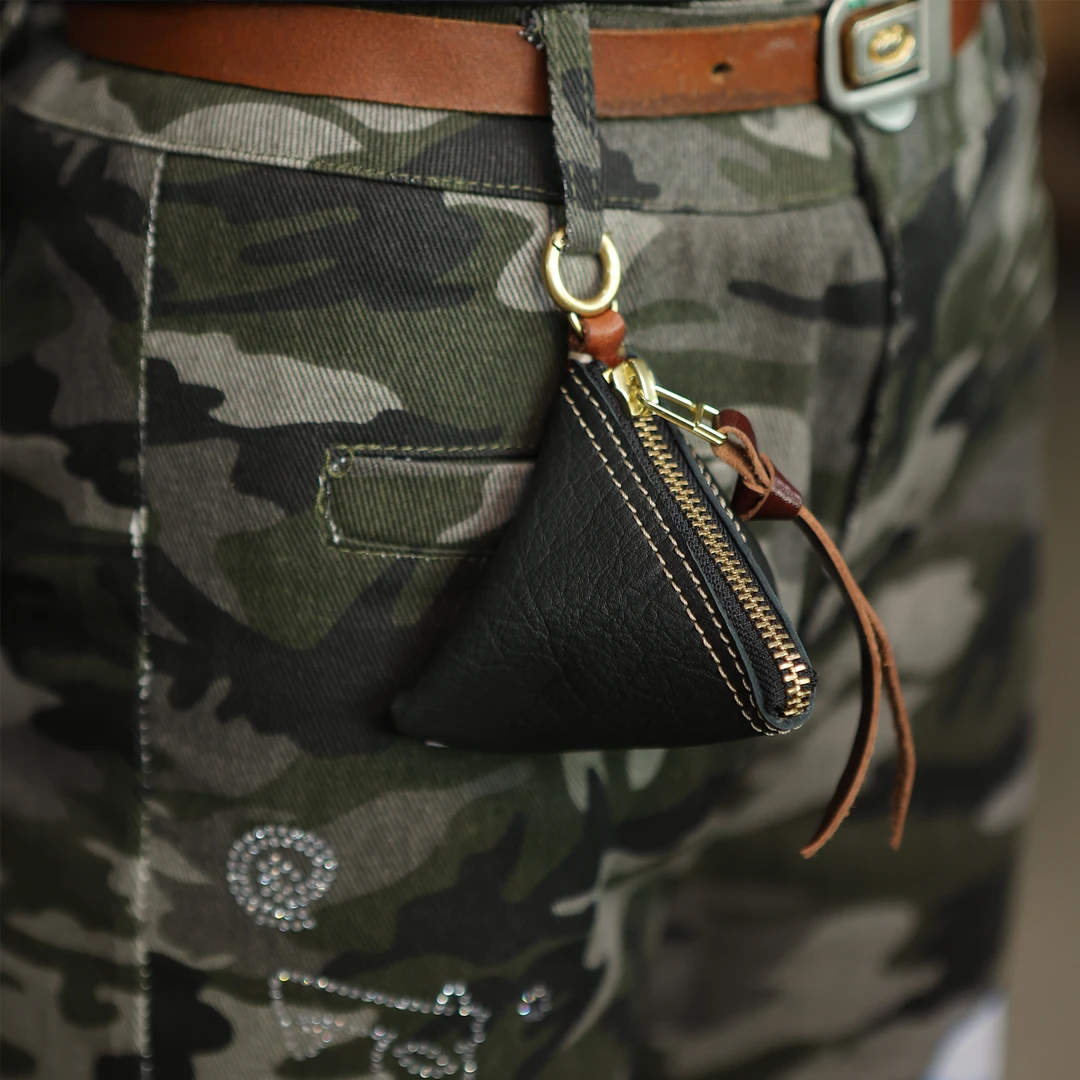 方向皮具新款手工皮具经典复古头层牛皮粽子收纳包腰包耳机包8545