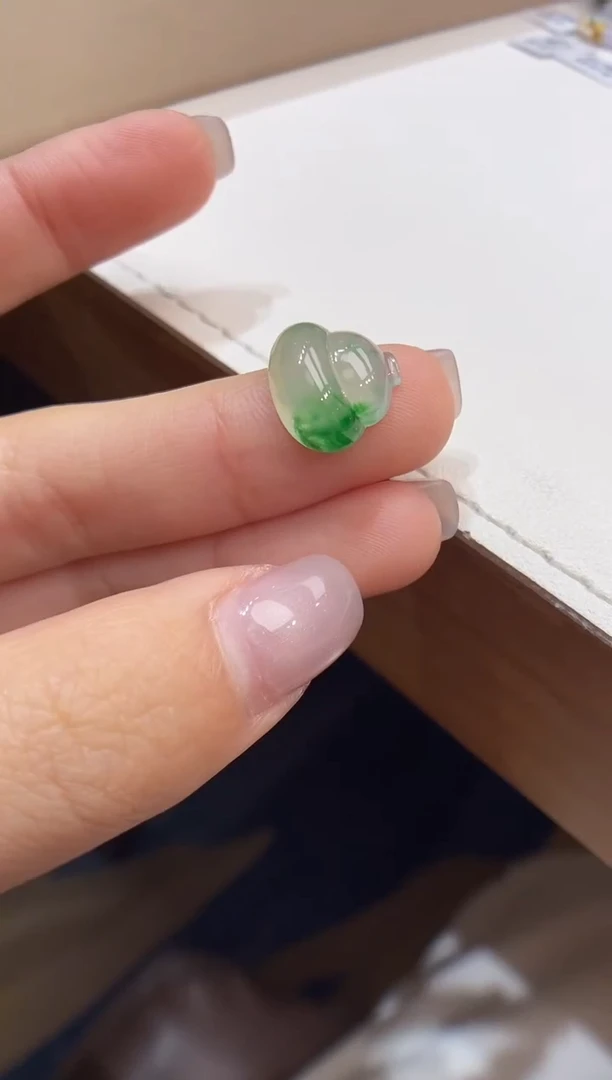 【闪购商品】翡翠颈饰未镶嵌葫芦