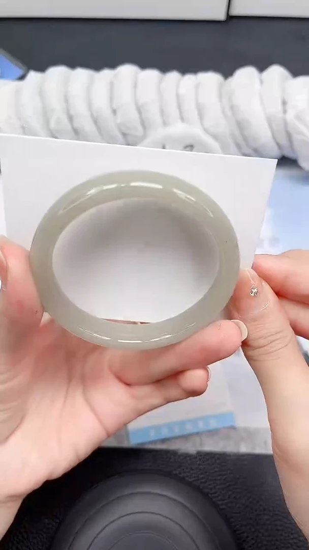 石英质玉手镯未镶嵌106-58.5