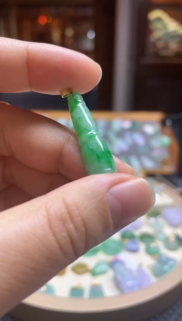 【闪购商品】翡翠颈饰18K金镶嵌竹节