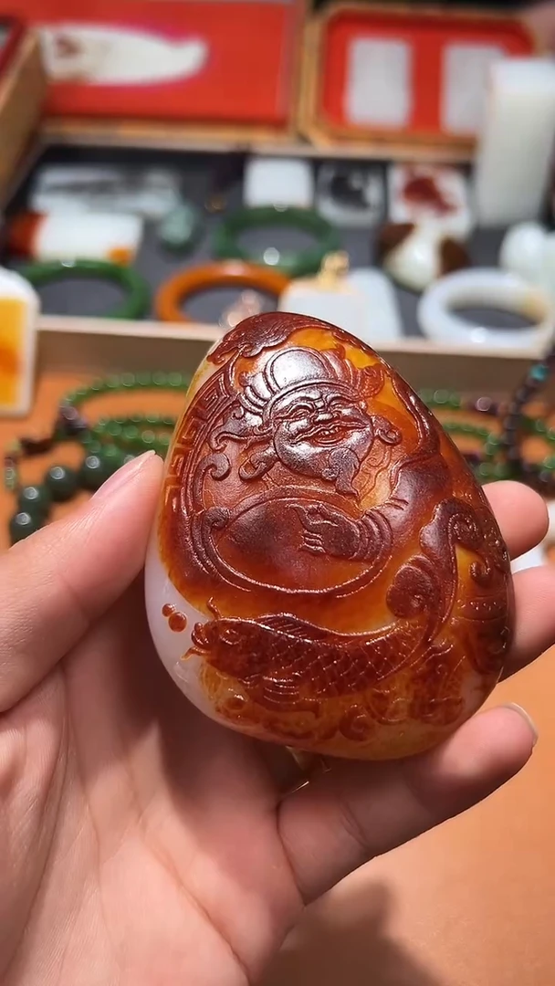 未镶嵌和田玉把件王**。和田玉