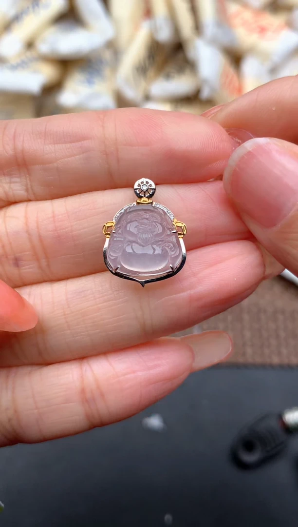 18K金镶嵌挂件翡翠一