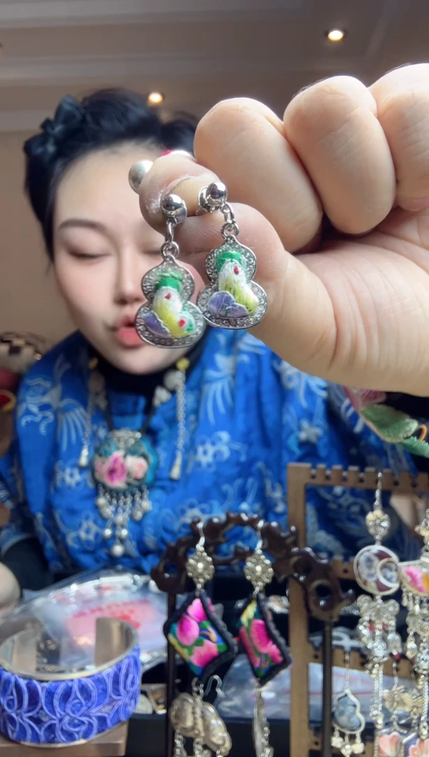 【闪购商品】刺绣纯手工苗绣非遗耳钉