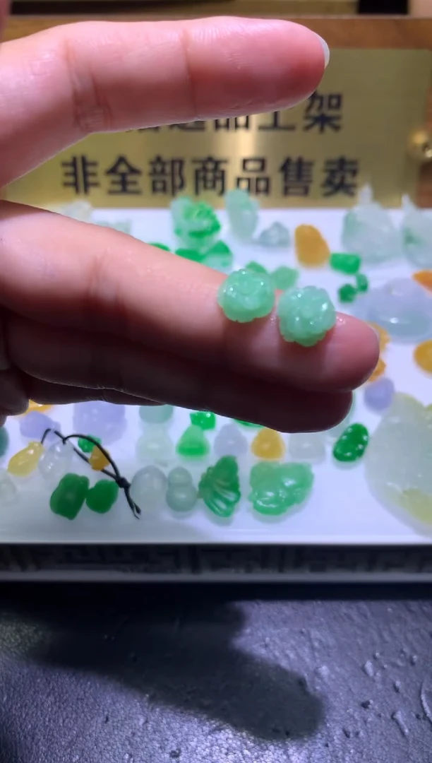 未镶嵌定制翡翠毛货