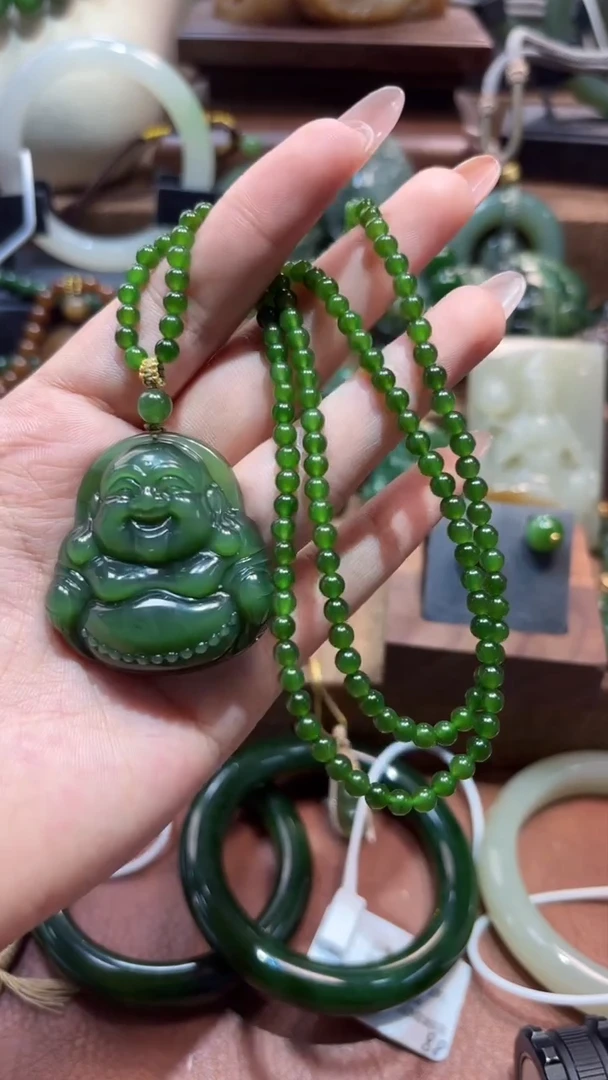 颈饰未镶嵌和田玉（碧玉）1