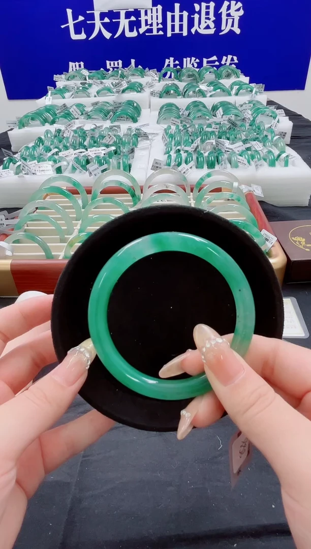 未镶嵌手镯石英质玉（非洲翠）圈口60