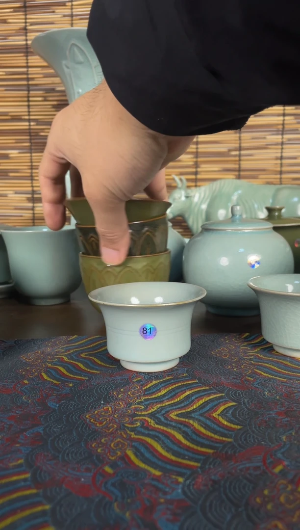 其他仿古釉马蹄杯微瑕