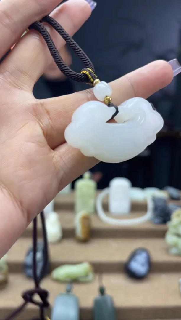 颈饰未镶嵌和田玉1