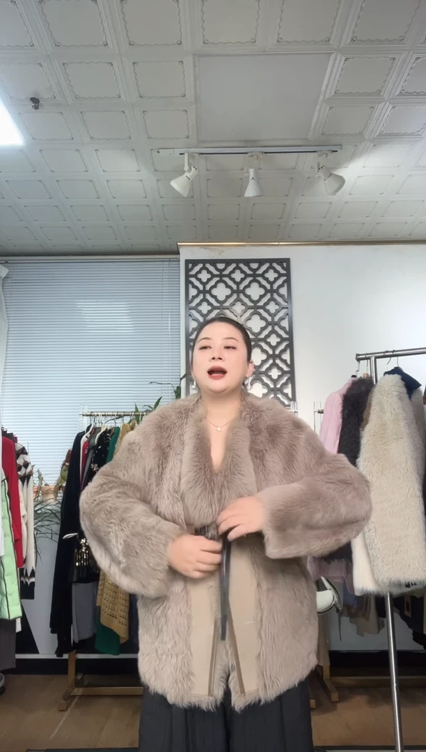 带腰带小胡羊外套