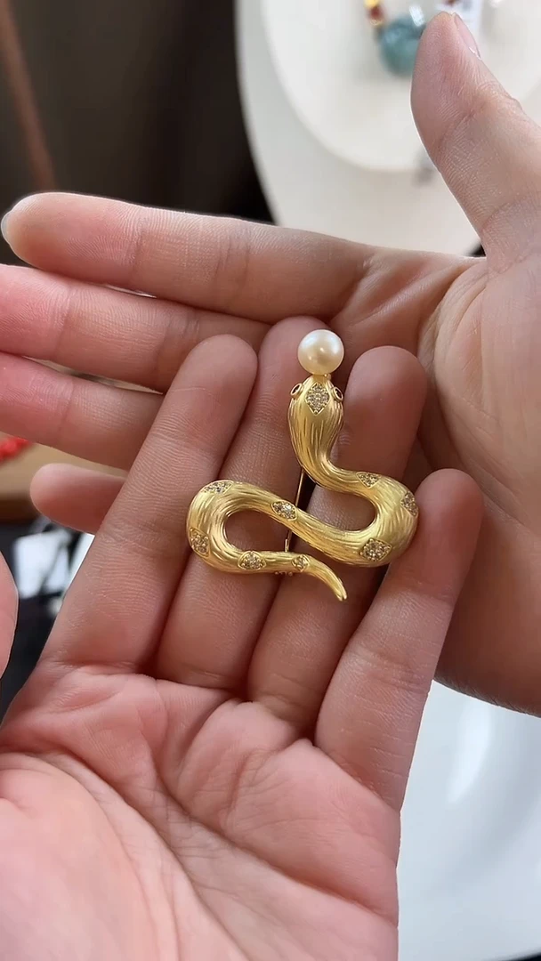 【闪购商品】淡水珍珠胸饰合金蛇胸针