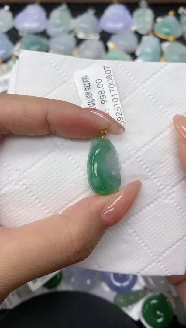 颈饰18K金镶嵌翡翠1111111111