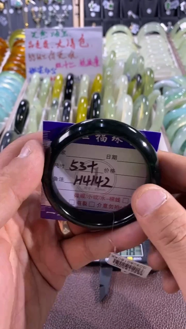 未镶嵌蛇纹石玉手镯1