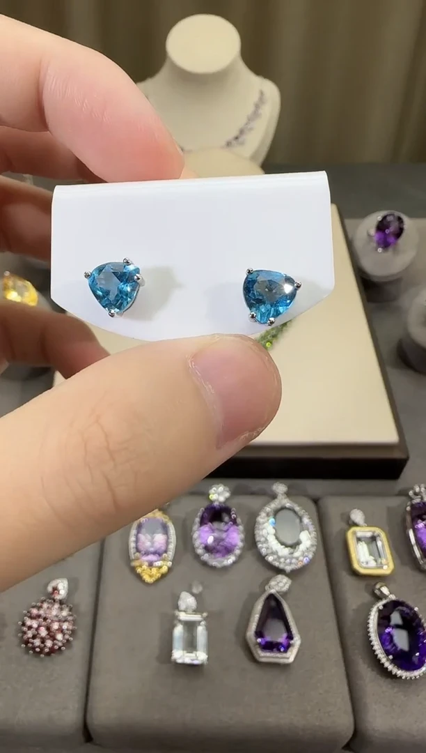 银S925镶嵌托帕石耳饰8mm妖姬蓝简约款