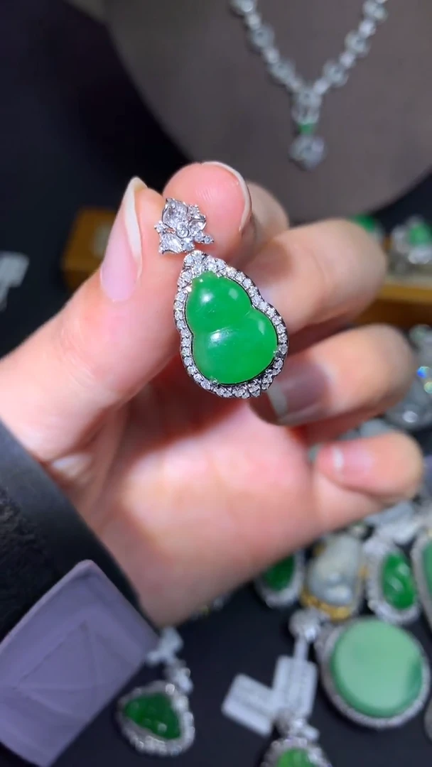 吊坠(不含链)18K金镶嵌翡翠吊坠