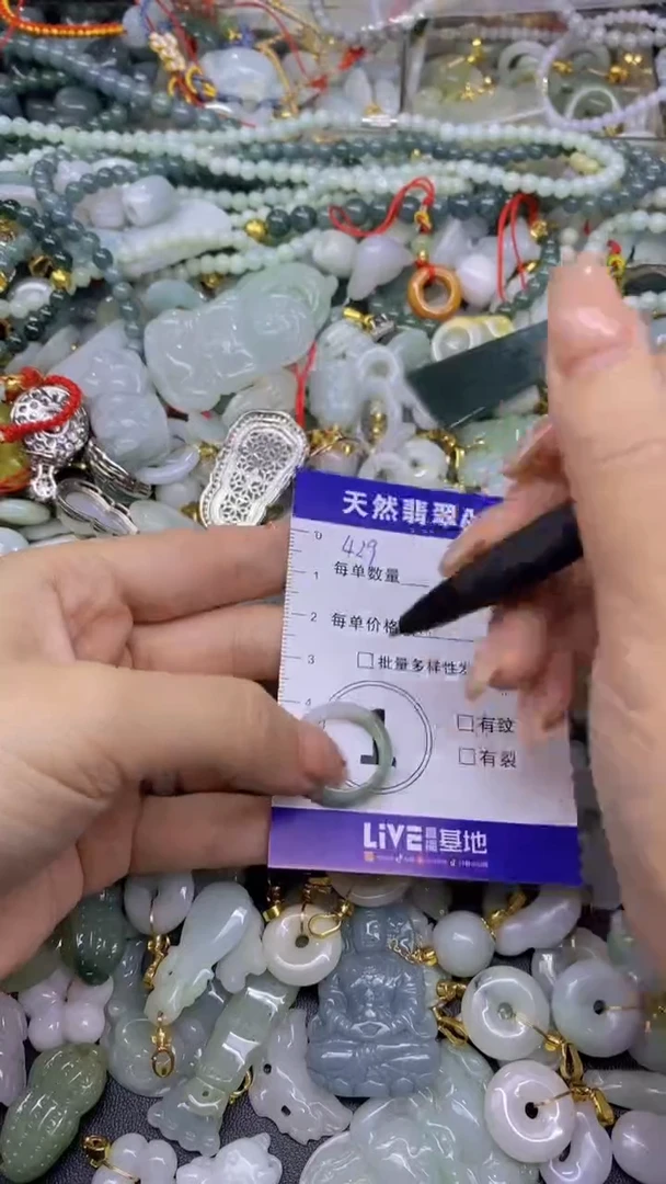 翡翠未镶嵌颈饰天然翡翠A货吊坠批量多样性发一