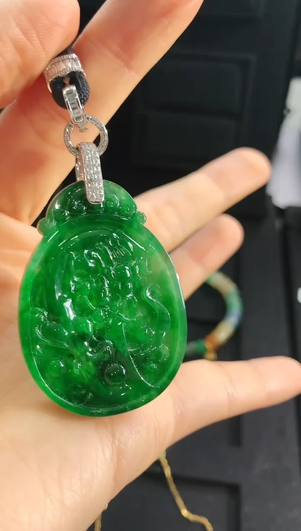 【闪购商品】翡翠吊坠(不含链)18K金镶嵌吊坠