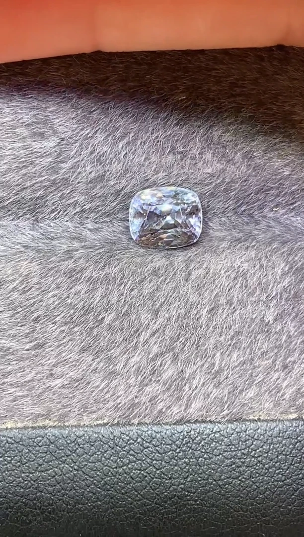 未镶嵌裸石定制尖晶石枕型 金属色调 1.63ct