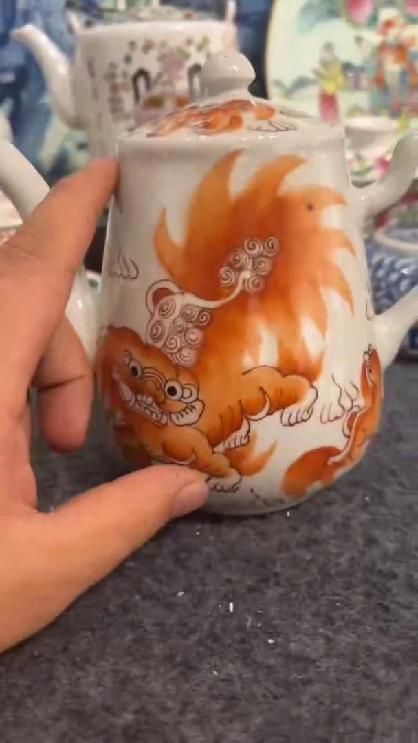 摆件瓷摆件瓷摆件狮子梧桐壶