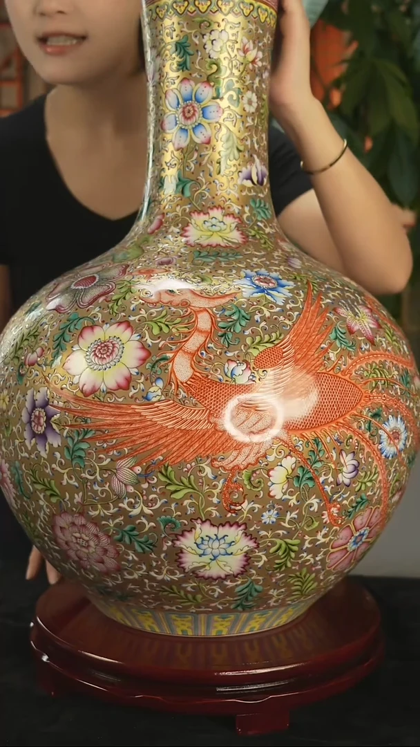其他藏**家仿古瓷    粉彩天球瓶一对