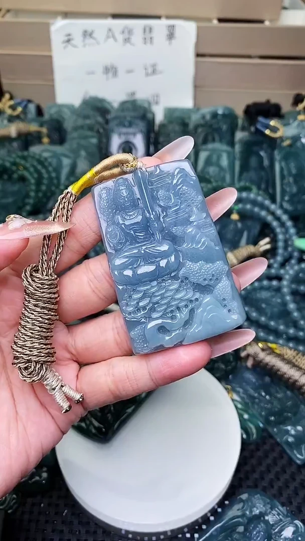 颈饰未镶嵌翡翠