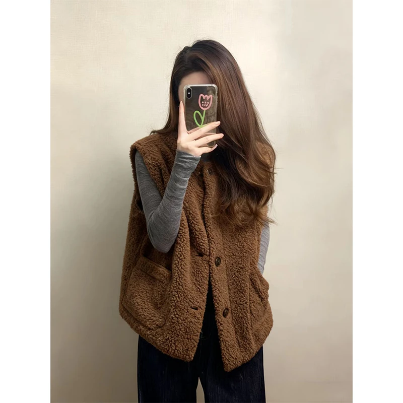 港风复古简约风羊羔毛马甲女秋冬季新款时髦洋气毛绒绒马甲外套潮