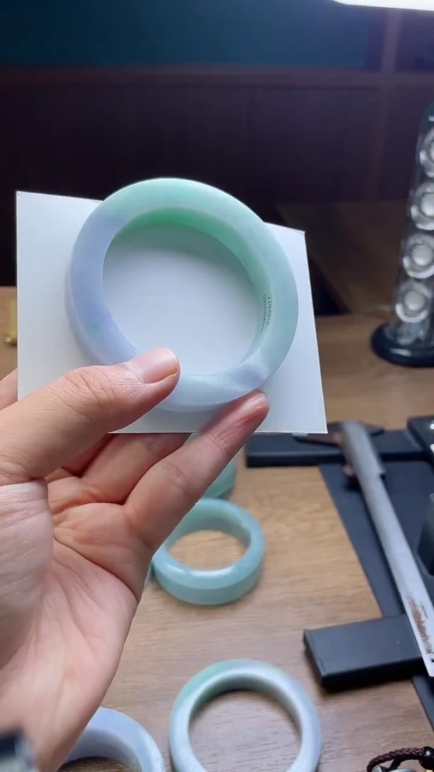 未镶嵌手镯定制翡翠?**?定制