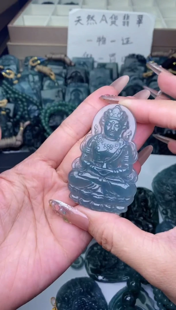 颈饰未镶嵌翡翠