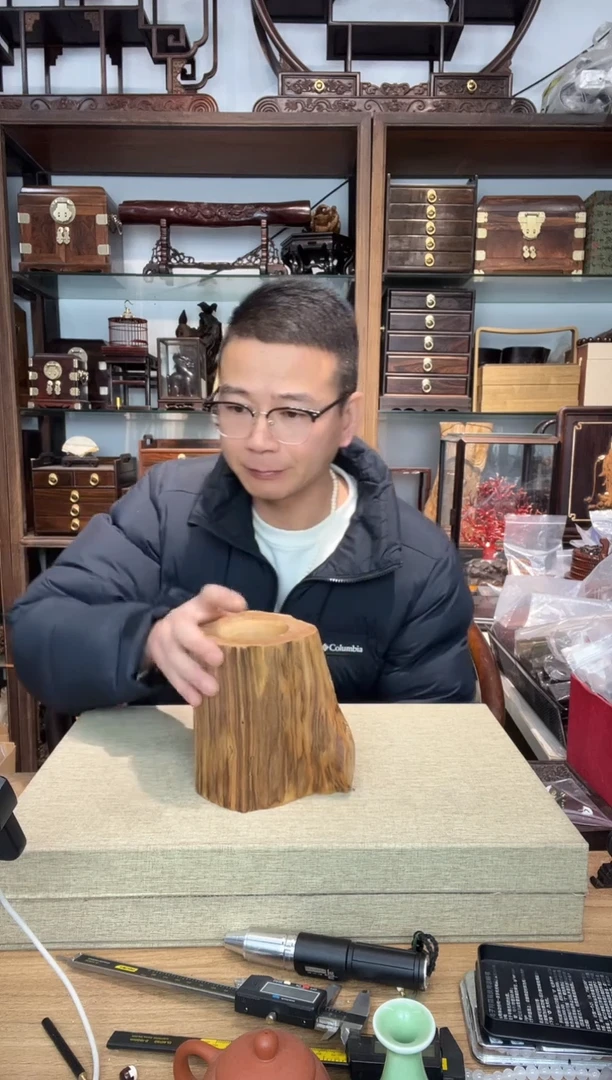 乌木类书架099崖柏整木笔筒