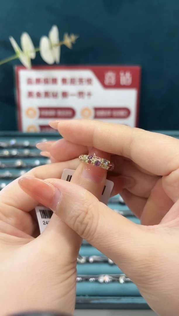 18K金镶嵌戒指碧玺共1.3卡/12圈