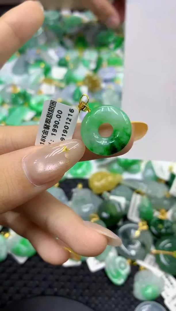 颈饰18K金镶嵌翡翠天然缅甸翡翠A货
