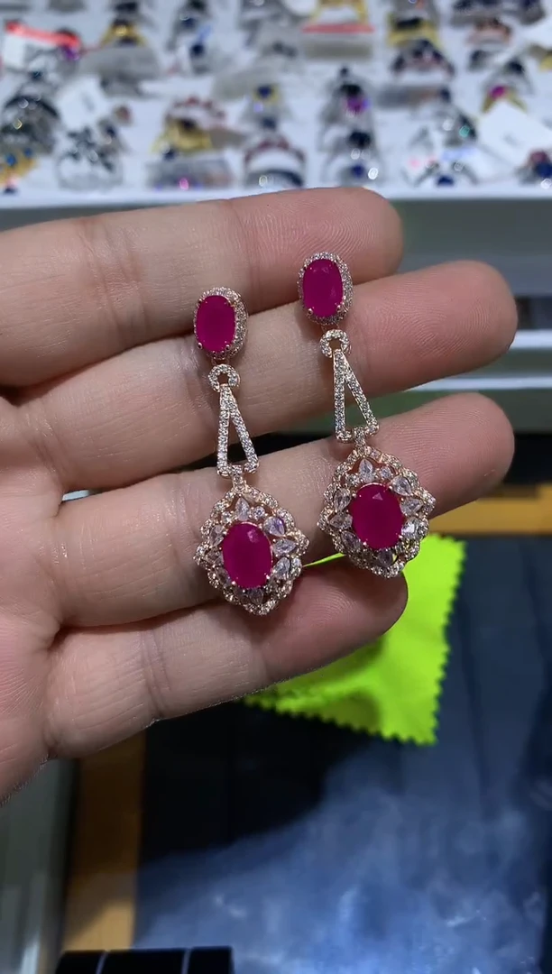 【闪购商品】红宝石耳饰银S925镶嵌........