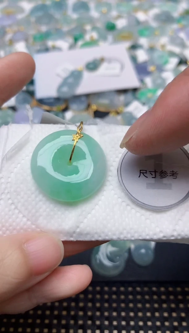 颈饰18K金镶嵌翡翠天然缅甸A货翡翠