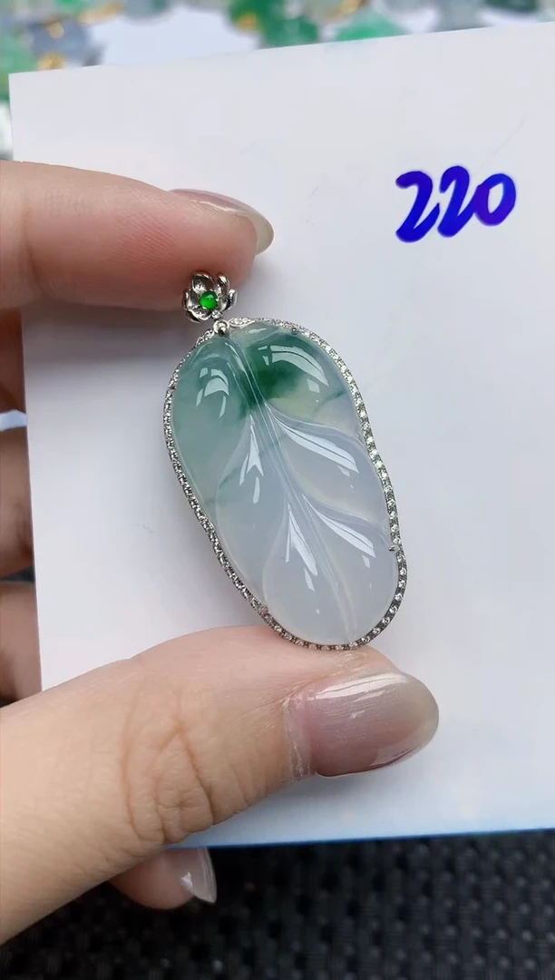 【闪购商品】翡翠颈饰18K金镶嵌天然翡翠A货