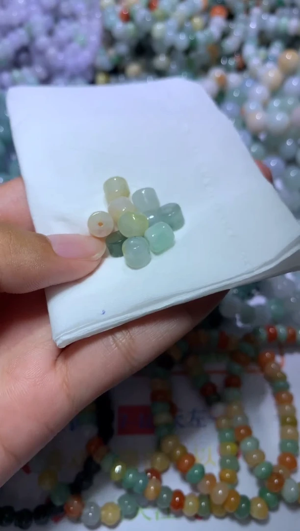 翡翠挂件未镶嵌几**空CXX308012