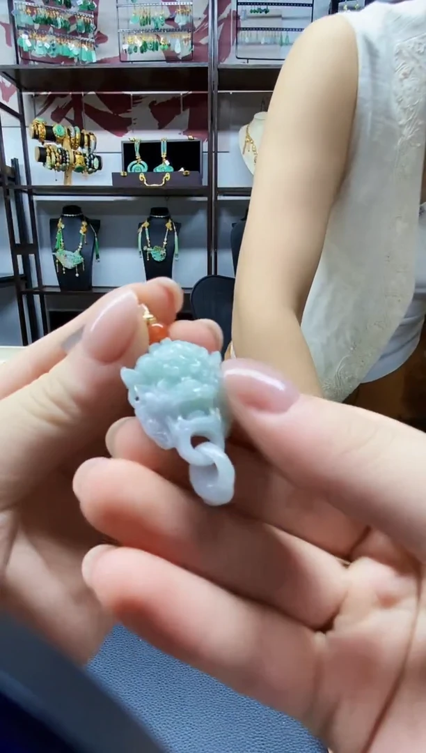 颈饰未镶嵌翡翠吊坠