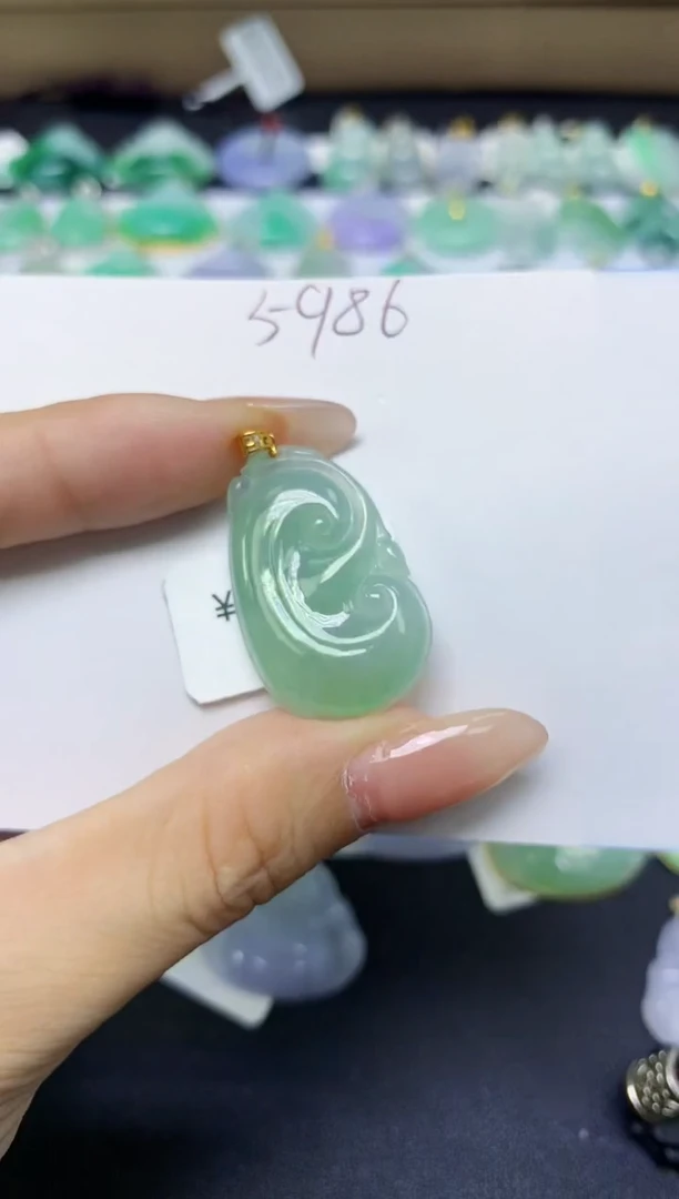 翡翠18K金镶嵌颈饰天然缅甸翡翠A货