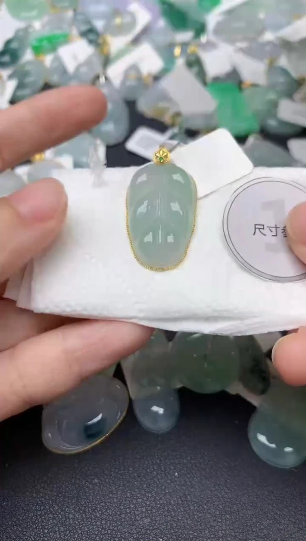 颈饰18K金镶嵌翡翠天然缅甸A货翡翠
