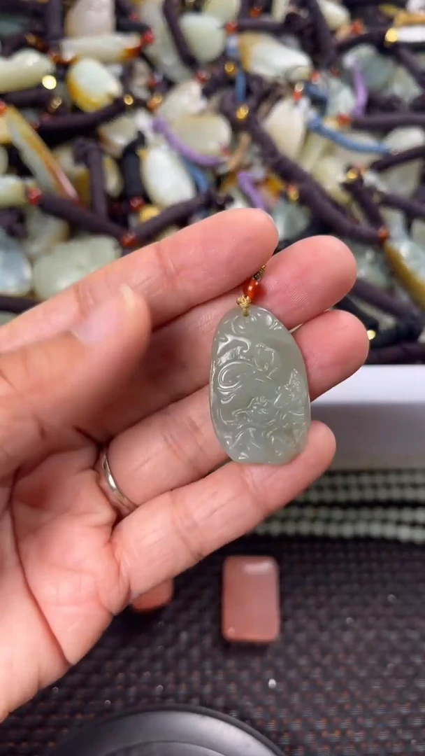 【闪购商品】和田玉颈饰未镶嵌多样性发货没有证书拍一发一有瑕