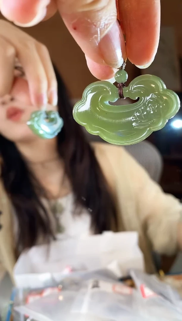 和田玉未镶嵌颈饰莲花如意锁项链
