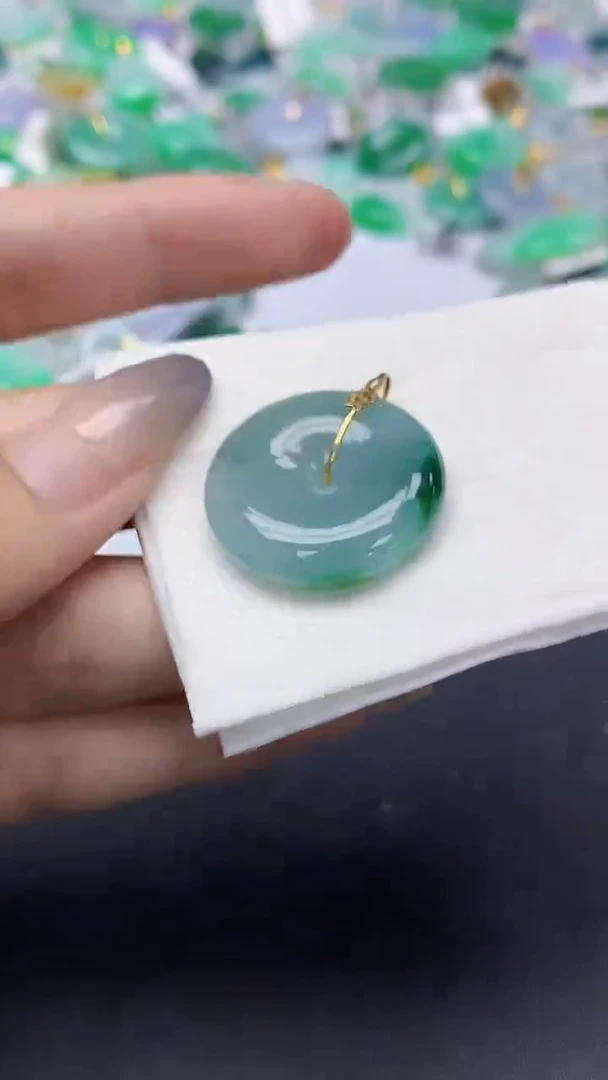 翡翠18K金镶嵌颈饰天然缅甸a货翡翠