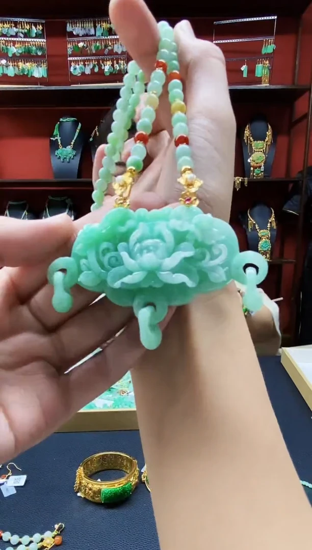 颈饰未镶嵌翡翠吊坠