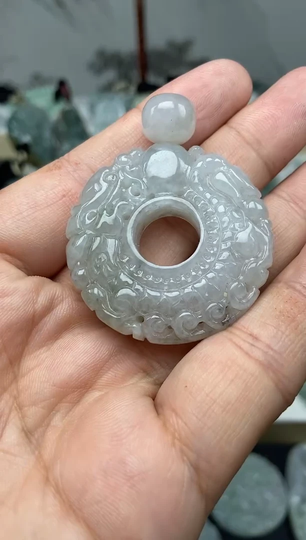 颈饰未镶嵌翡翠龙扣